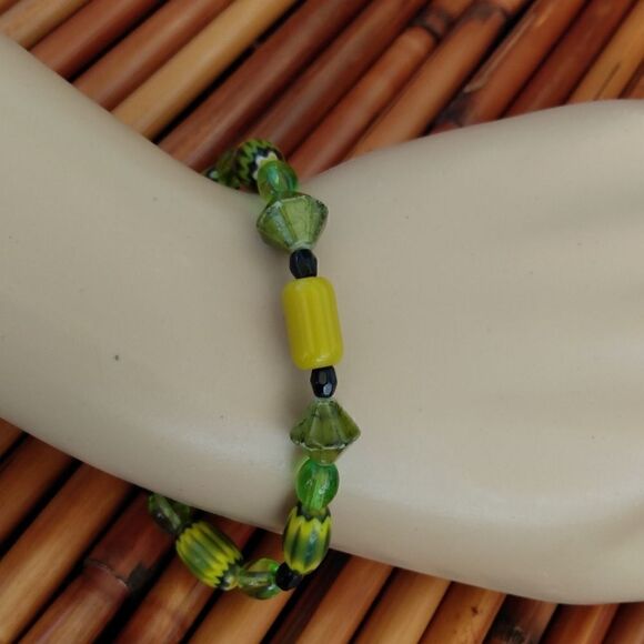 HANDMADE Vibrant Green/Black/Yellow Glass Beaded Bracelet Stretchable - Picture 1 of 12
